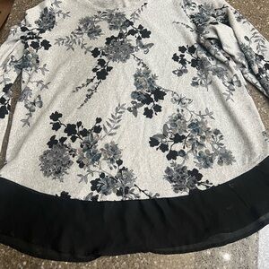 Maurices Black and Gray Floral Blouse with Sheer Bottom Size 1 Plus Size 1X EUC